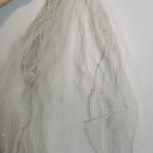 Wedding Dress with veil - Picture 4 of 4
